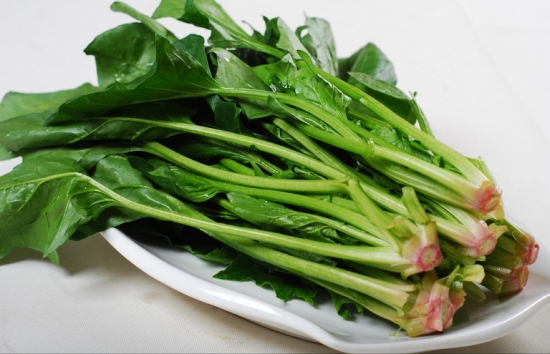 菠菜与什么食物相克：菠菜与大多数富含蛋白质的食物相克