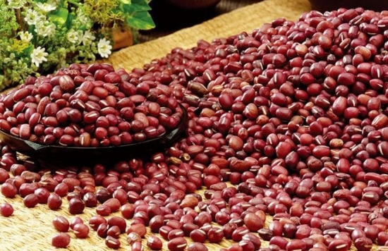 红小豆价格：不同地区的红小豆价格不同，东北偏贵