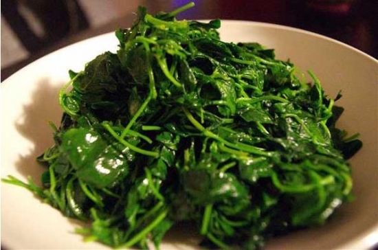 金花菜是什么：是一种能提高抵抗力、清热健脾胃、降低胆固醇的蔬菜