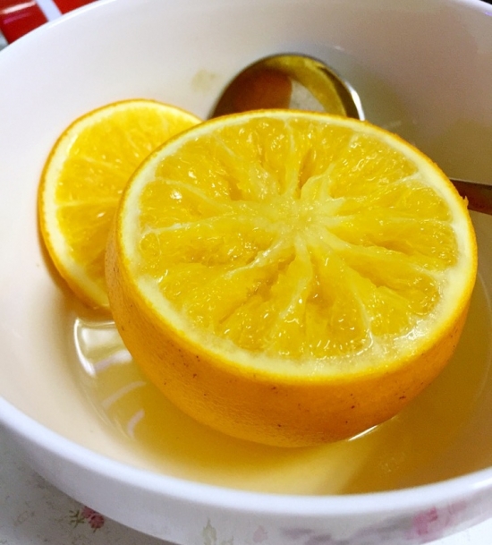 盐蒸橙子功效：可止渴化痰，对热咳有一定的作用，但不适合寒咳