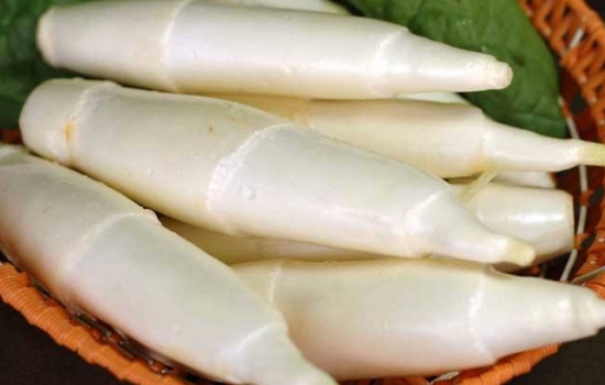 茭白是什么：茭白又称菰笋，高笋；唐代以前，茭白被当作粮食作物栽培。