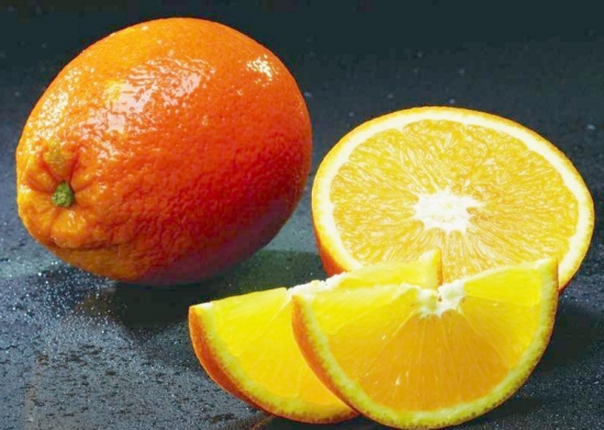 橙子的热量：橙含水量较高，热量在水果中属于中下水平