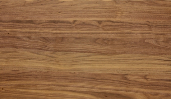 胡桃木的特性： 胡桃木有良好的尺寸稳定性，不易变形，是制作家具的上等材料